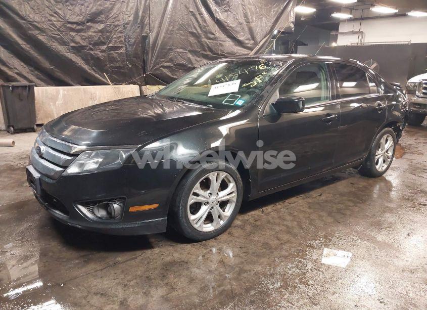 Photo 2 of 2012 Ford Fusion SE (VIN 3FAHP0HA0CR324782)