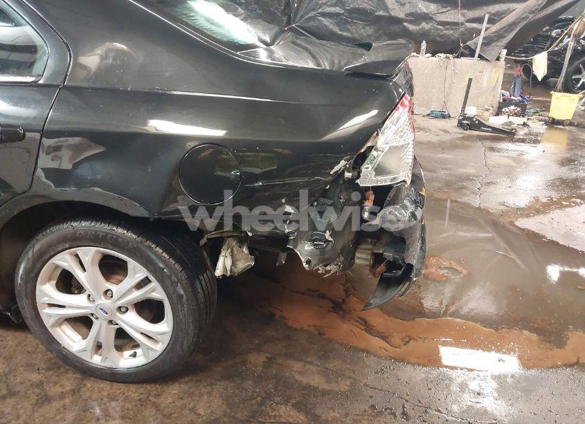 Photo 6 of 2012 Ford Fusion SE (VIN 3FAHP0HA0CR324782)