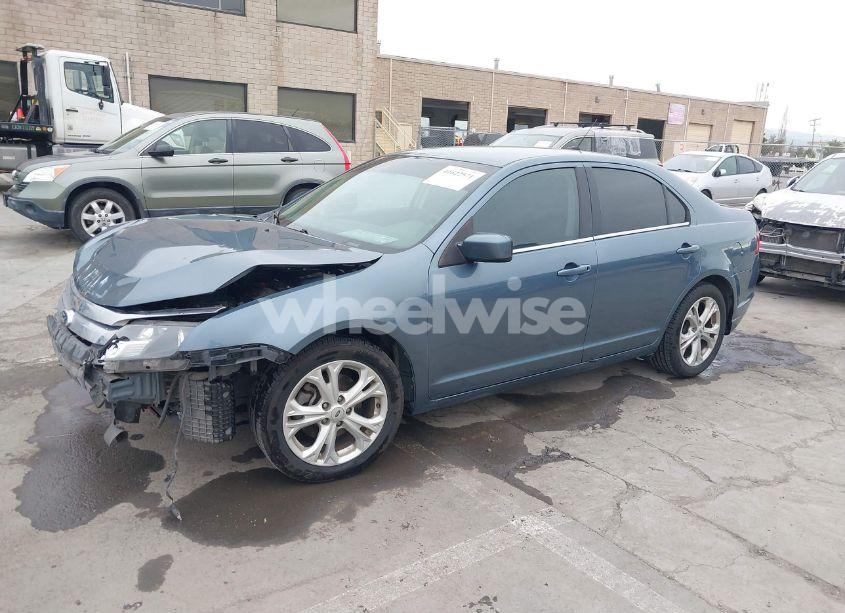 Photo 2 of 2012 Ford Fusion SE (VIN 3FAHP0HA0CR327696)