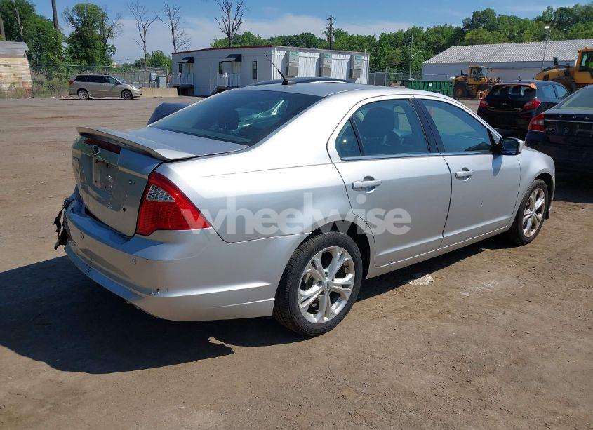 Photo 4 of 2012 Ford Fusion SE (VIN 3FAHP0HA0CR429418)