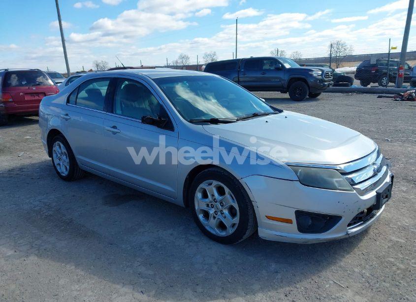 2010 Ford Fusion SE (VIN 3FAHP0HA1AR157880) main photo