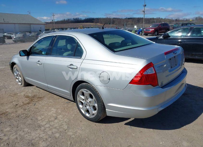 Photo 3 of 2010 Ford Fusion SE (VIN 3FAHP0HA1AR157880)