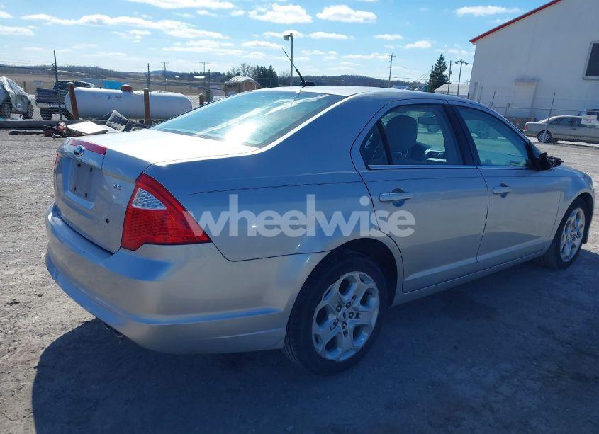 Photo 4 of 2010 Ford Fusion SE (VIN 3FAHP0HA1AR157880)
