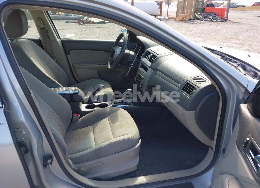 Photo 5 of 2010 Ford Fusion SE (VIN 3FAHP0HA1AR157880)