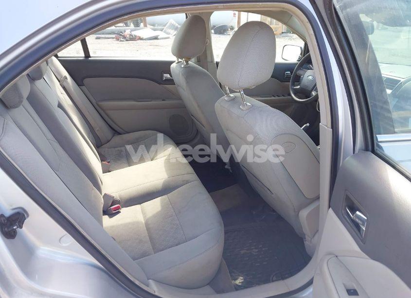 Photo 8 of 2010 Ford Fusion SE (VIN 3FAHP0HA1AR157880)