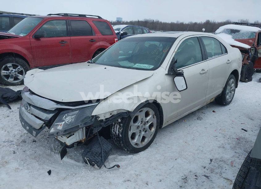 Photo 2 of 2010 Ford Fusion SE (VIN 3FAHP0HA1AR187252)