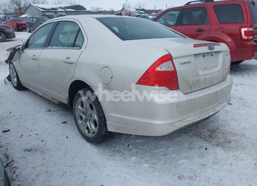 Photo 3 of 2010 Ford Fusion SE (VIN 3FAHP0HA1AR187252)