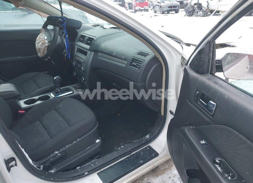 Photo 5 of 2010 Ford Fusion SE (VIN 3FAHP0HA1AR187252)