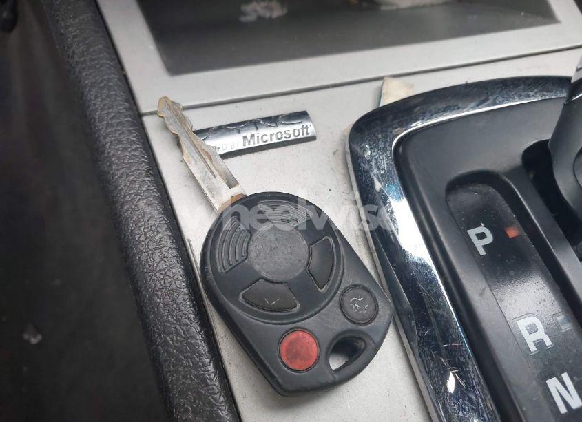 Photo 11 of 2010 Ford Fusion SE (VIN 3FAHP0HA1AR221335)