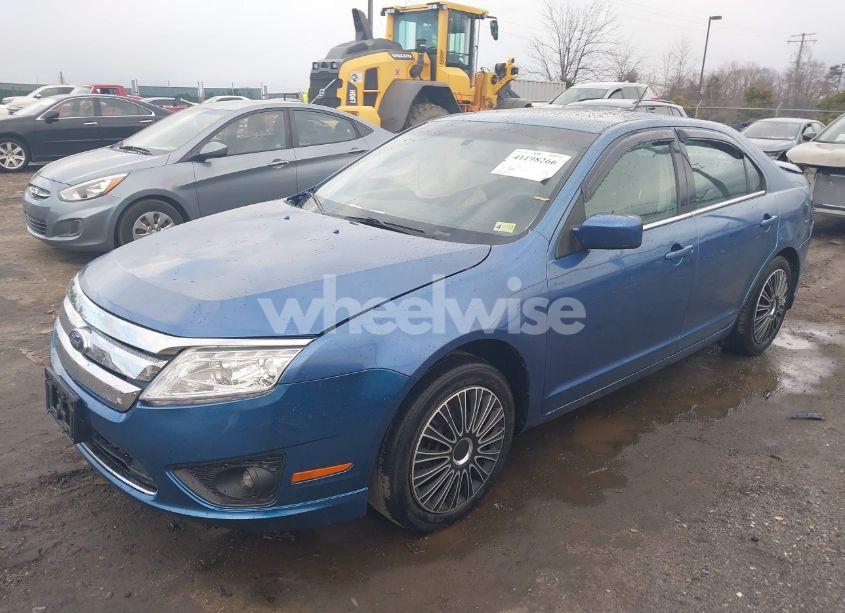 Photo 2 of 2010 Ford Fusion SE (VIN 3FAHP0HA1AR221335)