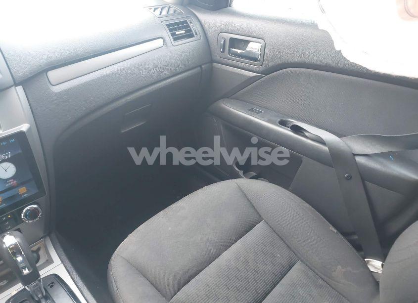 Photo 5 of 2010 Ford Fusion SE (VIN 3FAHP0HA1AR221335)