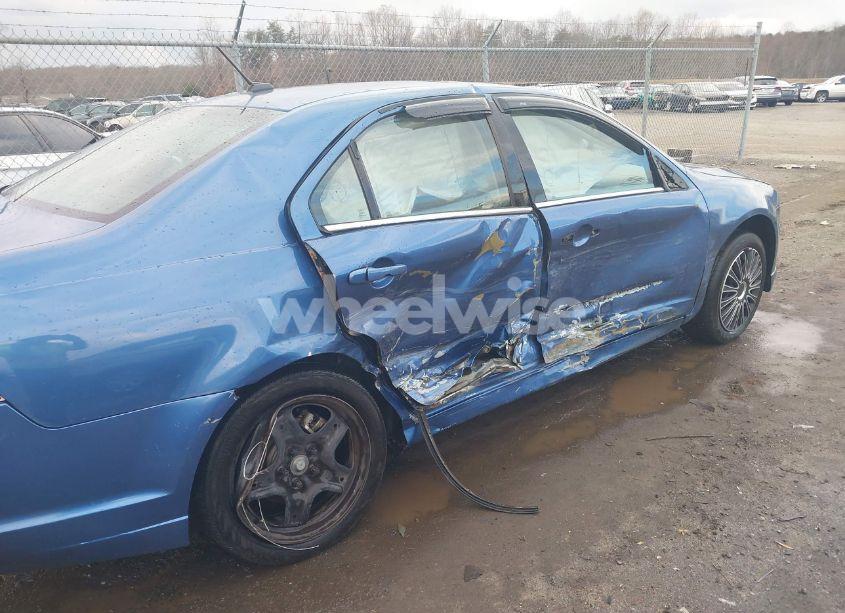 Photo 6 of 2010 Ford Fusion SE (VIN 3FAHP0HA1AR221335)