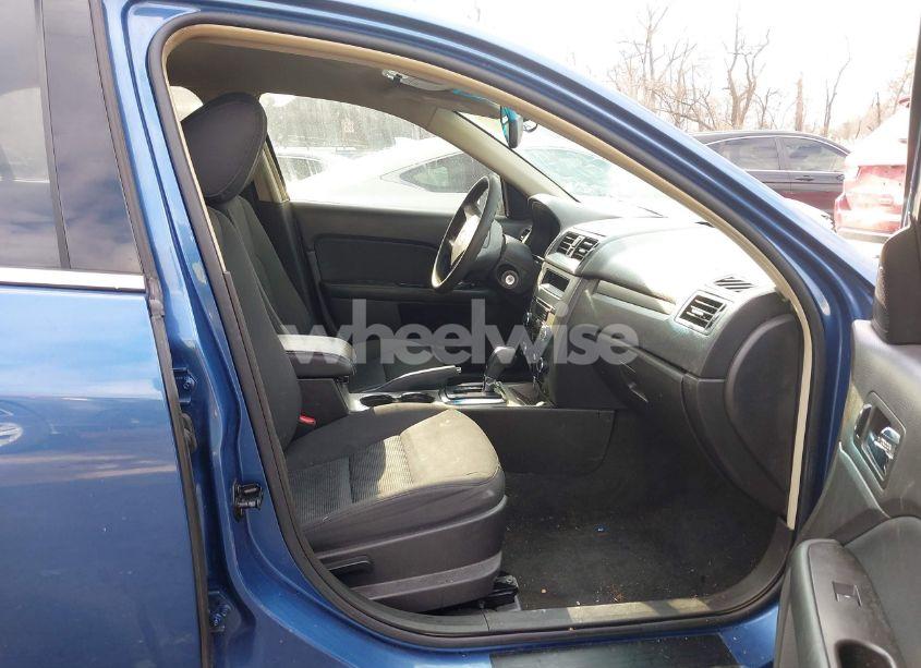 Photo 5 of 2010 Ford Fusion SE (VIN 3FAHP0HA1AR323041)