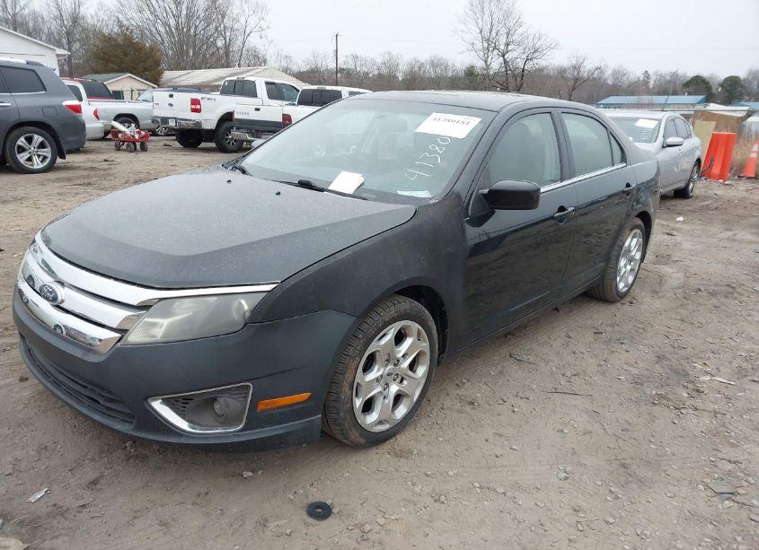 Photo 2 of 2010 Ford Fusion SE (VIN 3FAHP0HA1AR355598)