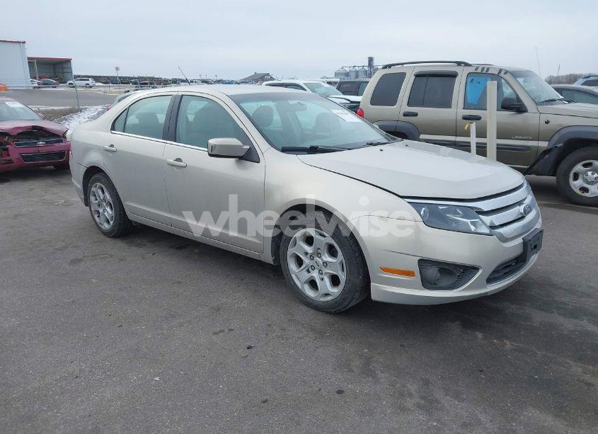 2010 Ford Fusion SE (VIN 3FAHP0HA1AR362115) main photo