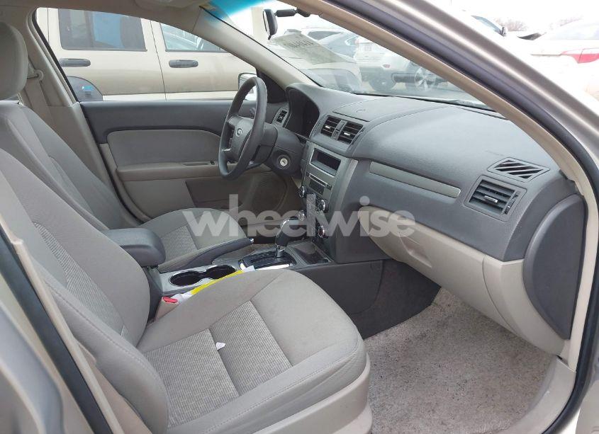 Photo 5 of 2010 Ford Fusion SE (VIN 3FAHP0HA1AR362115)