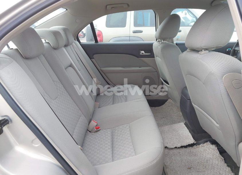 Photo 8 of 2010 Ford Fusion SE (VIN 3FAHP0HA1AR362115)