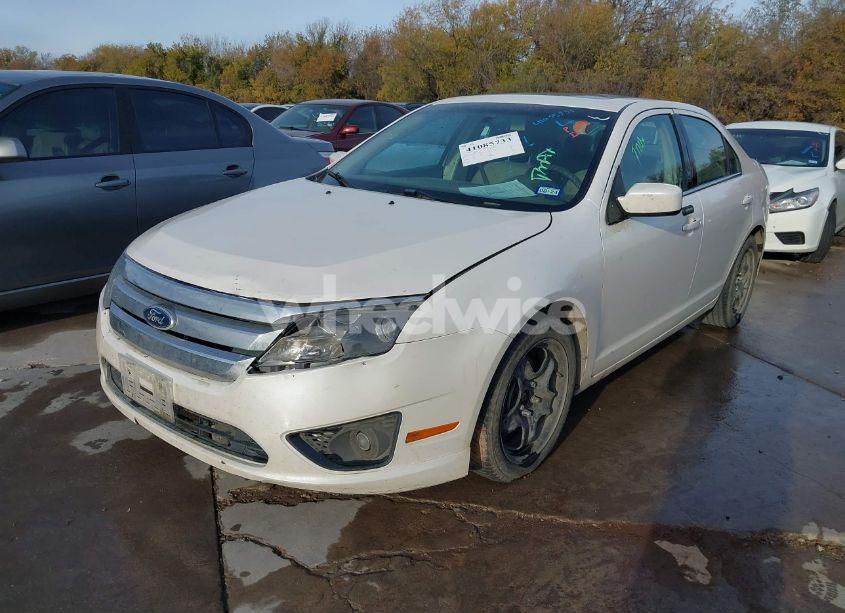 Photo 2 of 2010 Ford Fusion SE (VIN 3FAHP0HA1AR400104)