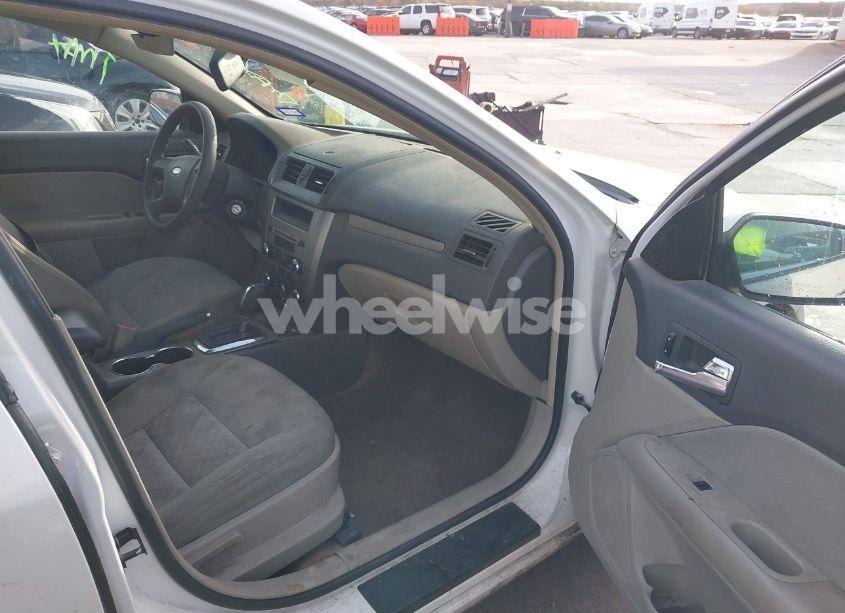 Photo 5 of 2010 Ford Fusion SE (VIN 3FAHP0HA1AR400104)