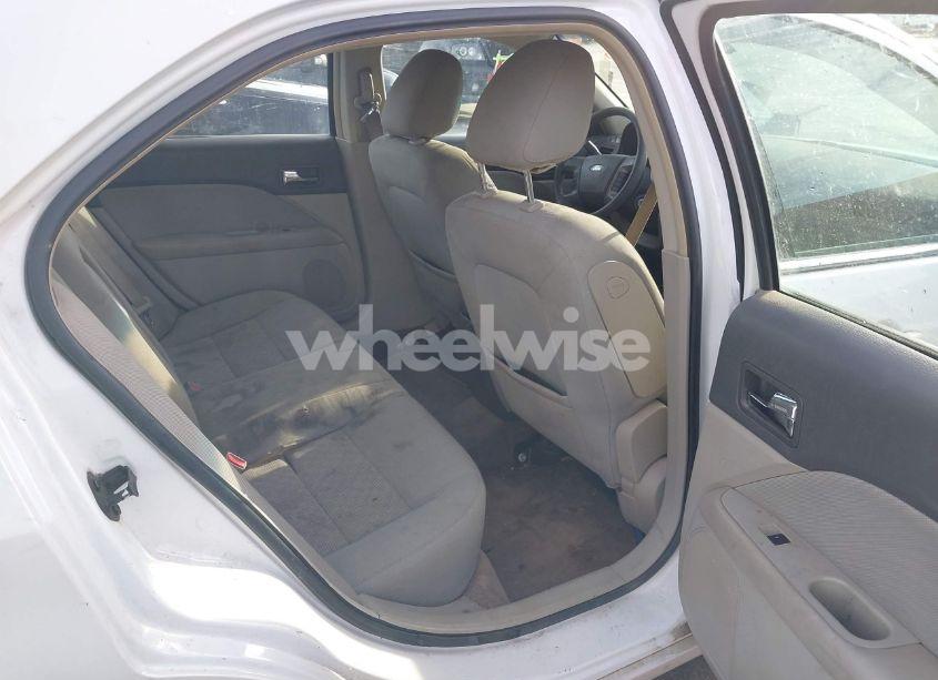 Photo 8 of 2010 Ford Fusion SE (VIN 3FAHP0HA1AR400104)