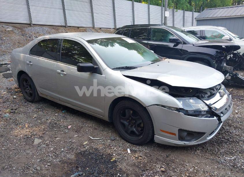 2010 Ford Fusion SE (VIN 3FAHP0HA1AR401138) main photo