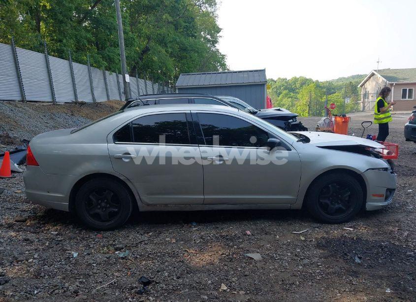 Photo 13 of 2010 Ford Fusion SE (VIN 3FAHP0HA1AR401138)