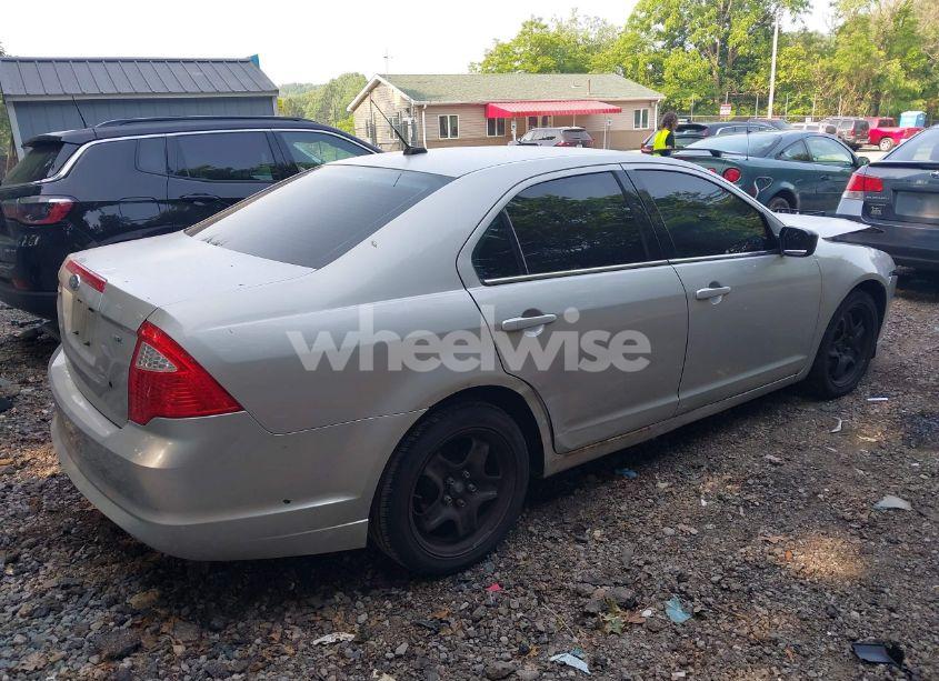 Photo 4 of 2010 Ford Fusion SE (VIN 3FAHP0HA1AR401138)