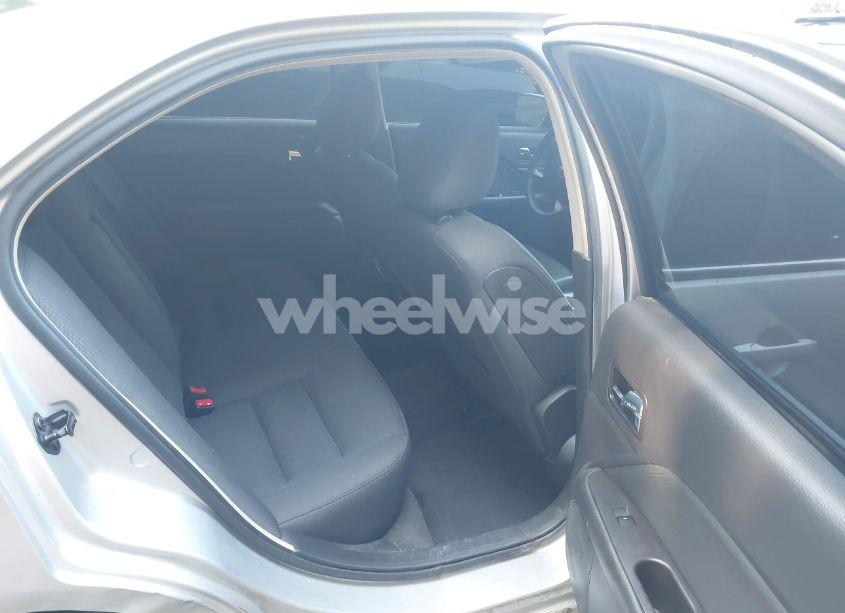 Photo 8 of 2010 Ford Fusion SE (VIN 3FAHP0HA1AR401138)