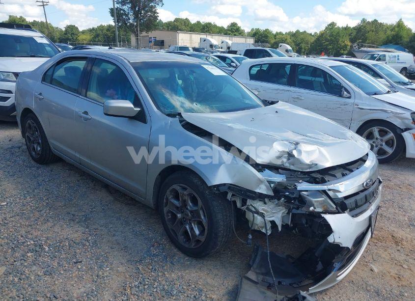 2010 Ford Fusion SE (VIN 3FAHP0HA1AR406002) main photo