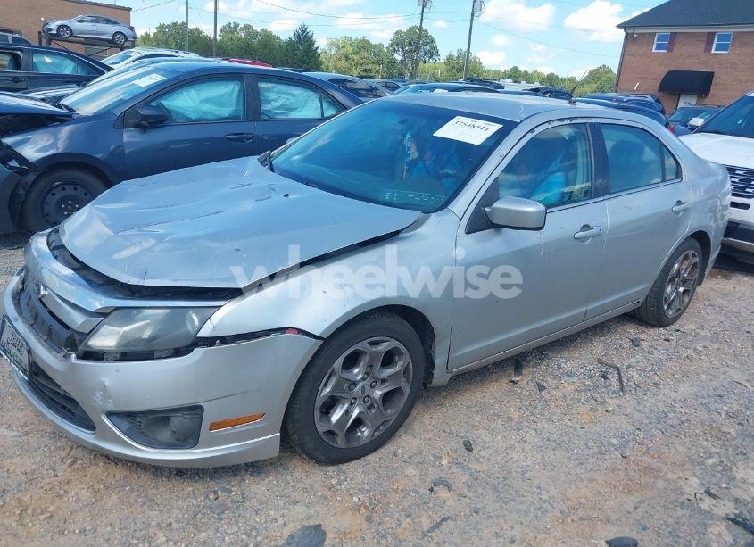 Photo 2 of 2010 Ford Fusion SE (VIN 3FAHP0HA1AR406002)
