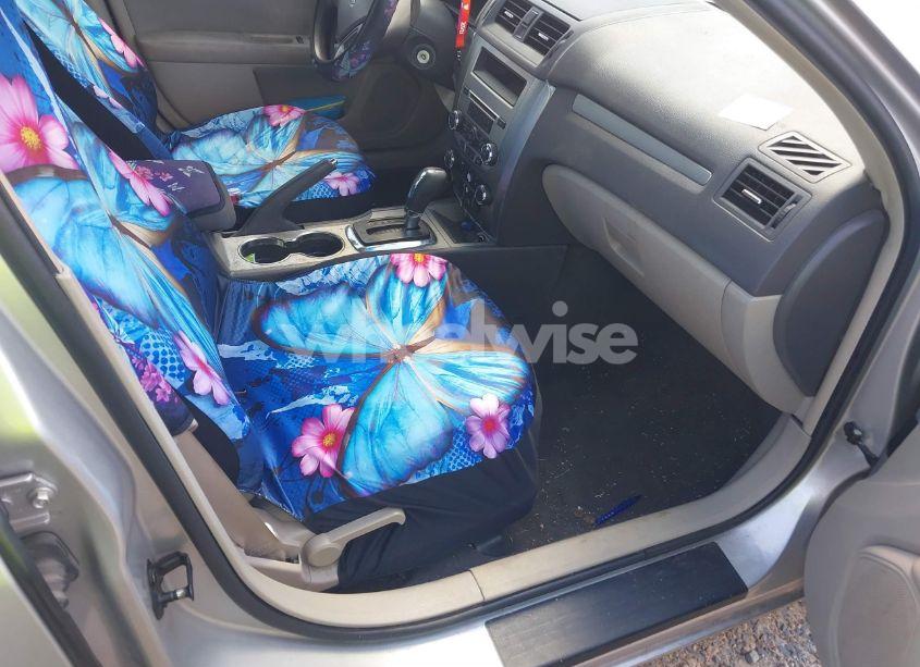 Photo 5 of 2010 Ford Fusion SE (VIN 3FAHP0HA1AR406002)