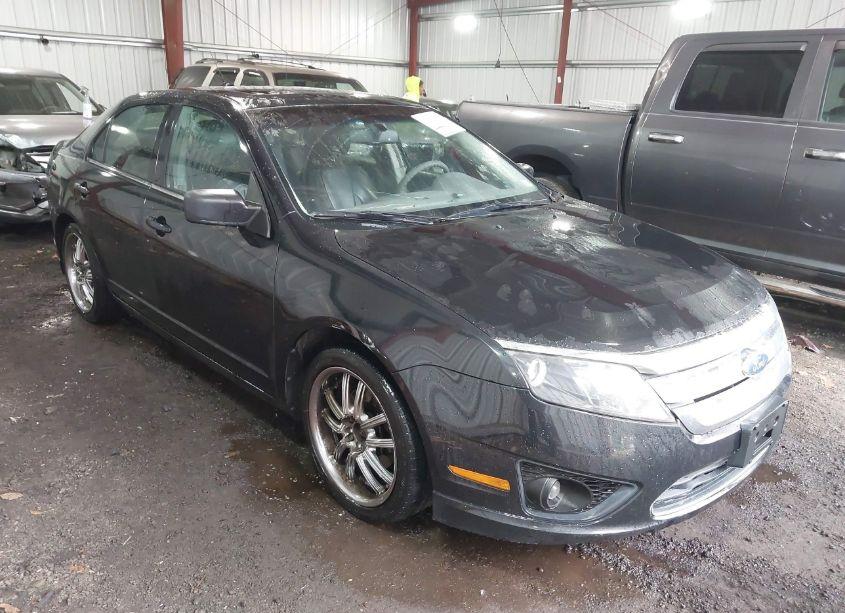 2011 Ford Fusion SE (VIN 3FAHP0HA1BR111645) main photo