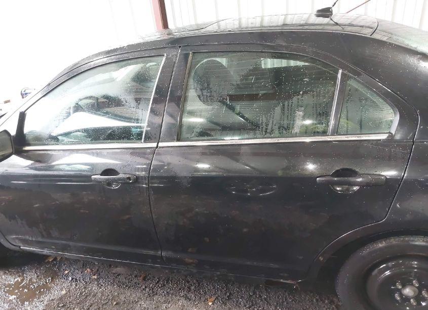 Photo 15 of 2011 Ford Fusion SE (VIN 3FAHP0HA1BR111645)