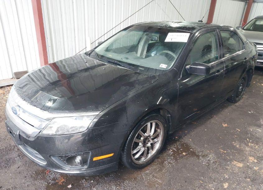 Photo 2 of 2011 Ford Fusion SE (VIN 3FAHP0HA1BR111645)