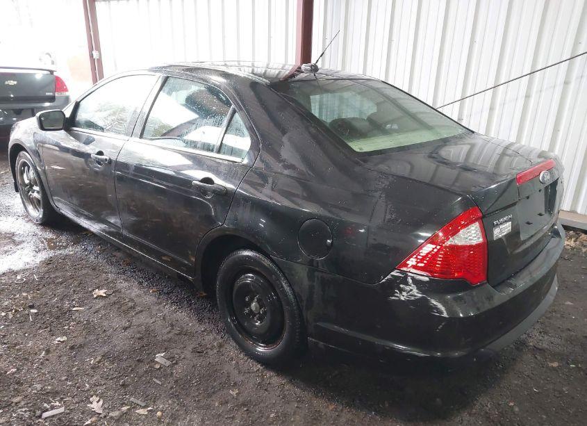 Photo 3 of 2011 Ford Fusion SE (VIN 3FAHP0HA1BR111645)