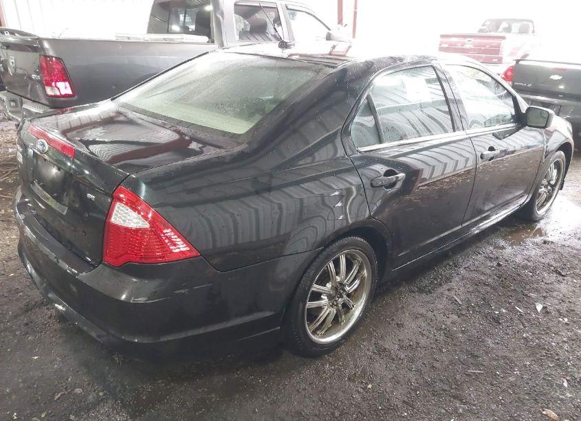 Photo 4 of 2011 Ford Fusion SE (VIN 3FAHP0HA1BR111645)