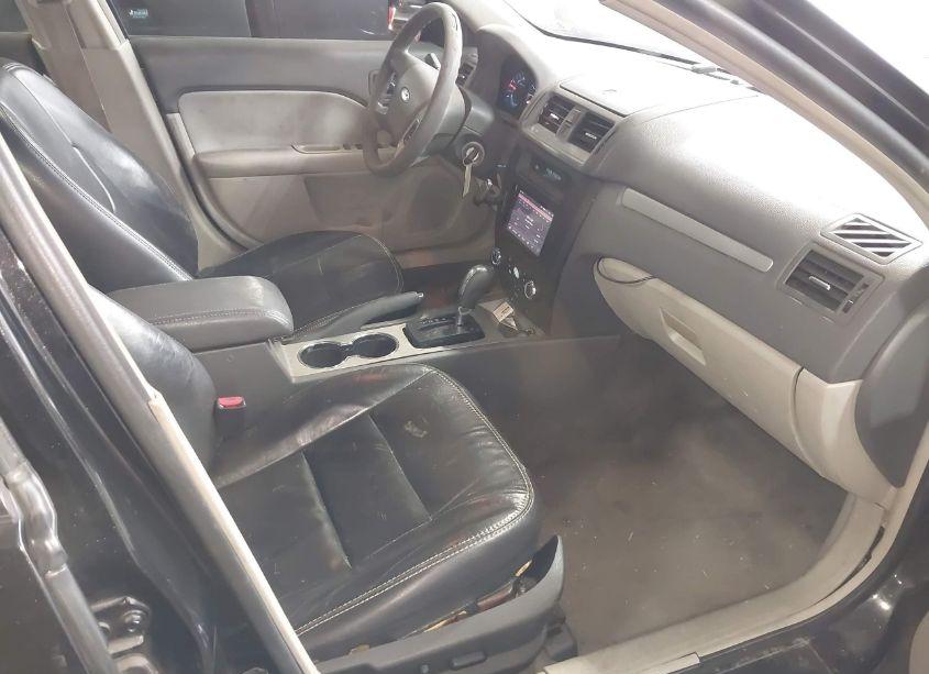 Photo 5 of 2011 Ford Fusion SE (VIN 3FAHP0HA1BR111645)