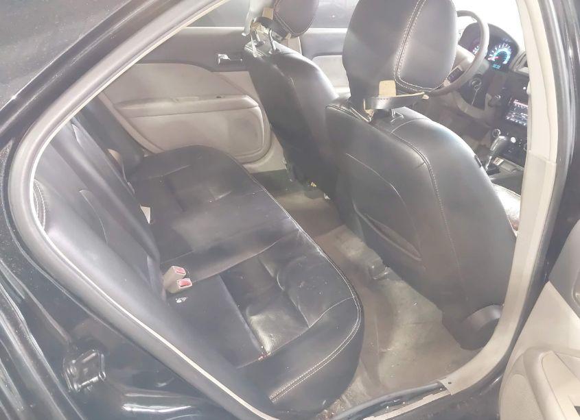 Photo 8 of 2011 Ford Fusion SE (VIN 3FAHP0HA1BR111645)