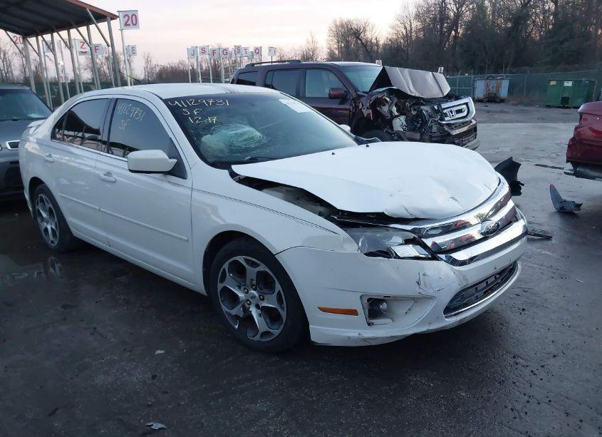 2011 Ford Fusion SE (VIN 3FAHP0HA1BR113010) main photo