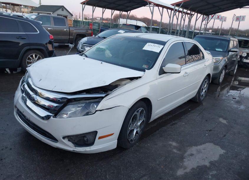 Photo 2 of 2011 Ford Fusion SE (VIN 3FAHP0HA1BR113010)