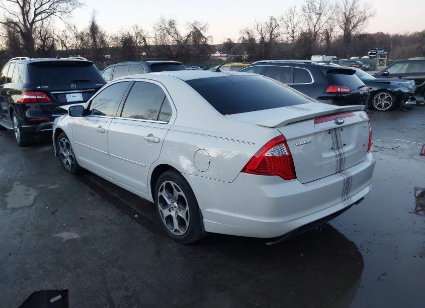 Photo 3 of 2011 Ford Fusion SE (VIN 3FAHP0HA1BR113010)