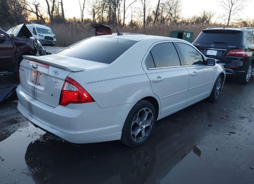Photo 4 of 2011 Ford Fusion SE (VIN 3FAHP0HA1BR113010)