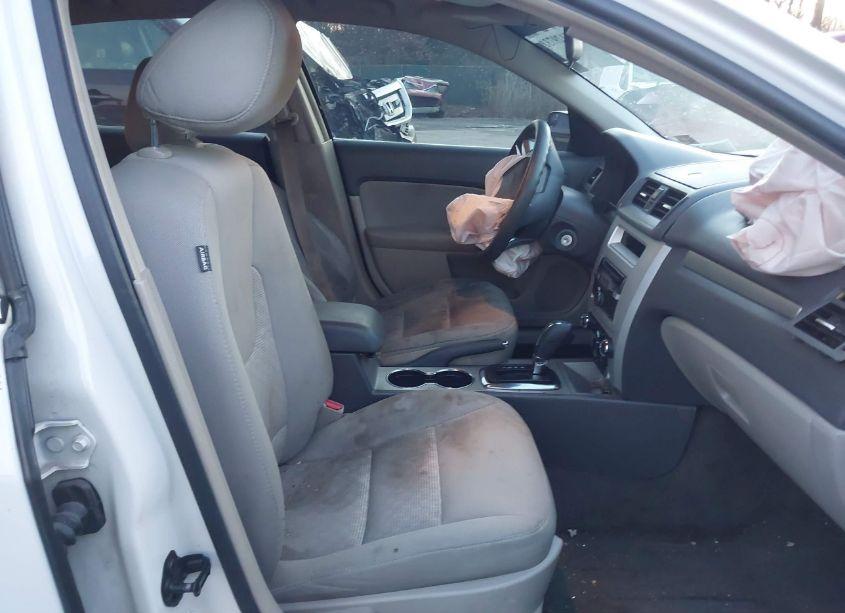 Photo 5 of 2011 Ford Fusion SE (VIN 3FAHP0HA1BR113010)