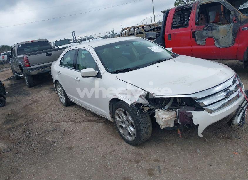 2011 Ford Fusion SE (VIN 3FAHP0HA1BR116117) main photo