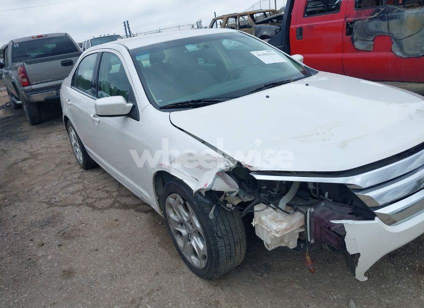 Photo 13 of 2011 Ford Fusion SE (VIN 3FAHP0HA1BR116117)