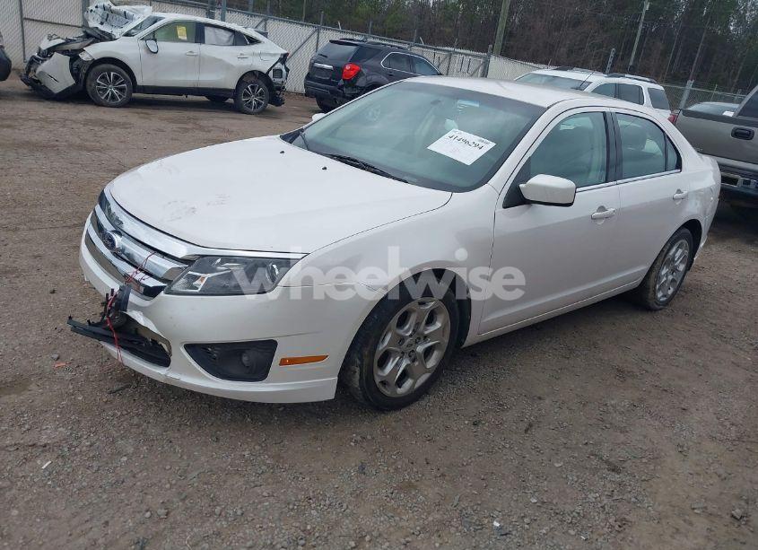 Photo 2 of 2011 Ford Fusion SE (VIN 3FAHP0HA1BR116117)