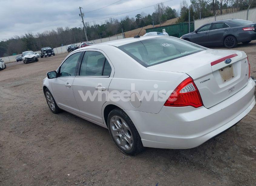Photo 3 of 2011 Ford Fusion SE (VIN 3FAHP0HA1BR116117)