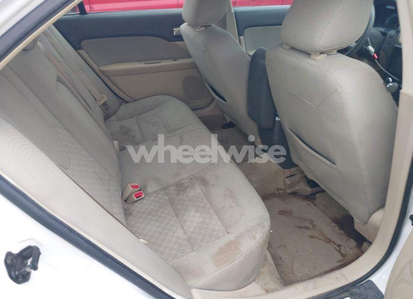 Photo 8 of 2011 Ford Fusion SE (VIN 3FAHP0HA1BR116117)