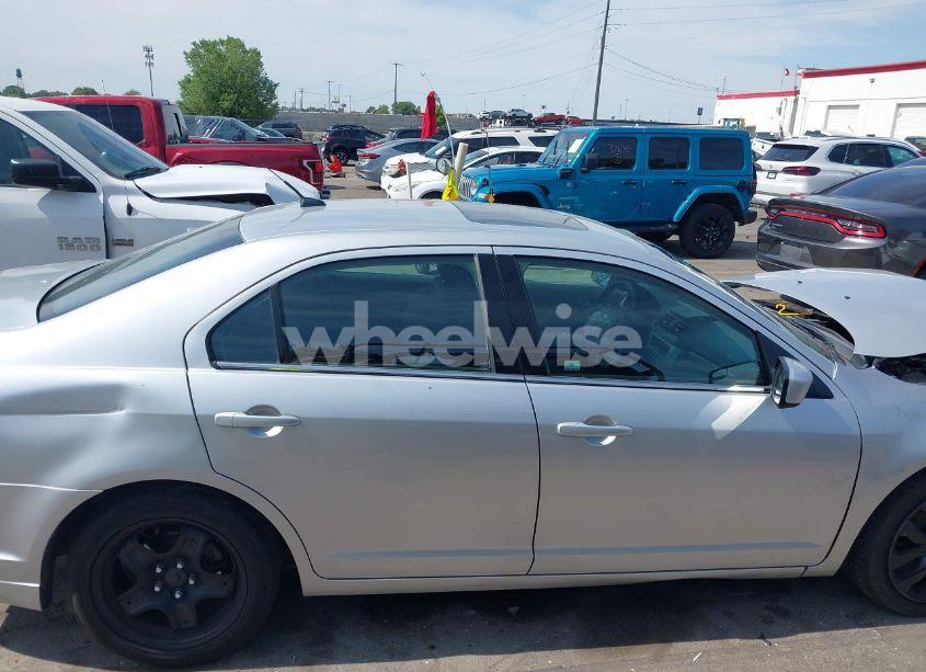 Photo 13 of 2011 Ford Fusion SE (VIN 3FAHP0HA1BR120765)