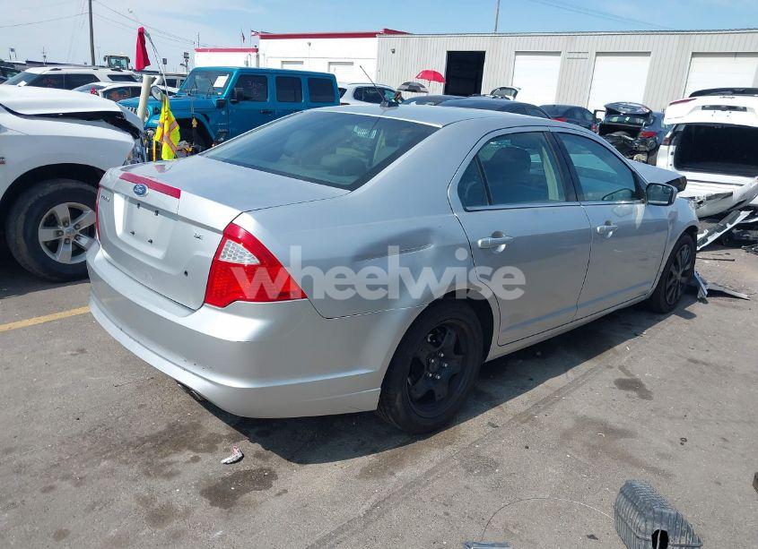 Photo 4 of 2011 Ford Fusion SE (VIN 3FAHP0HA1BR120765)